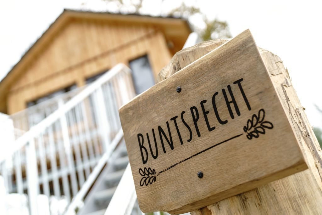 baumhaus mieten Namensschild