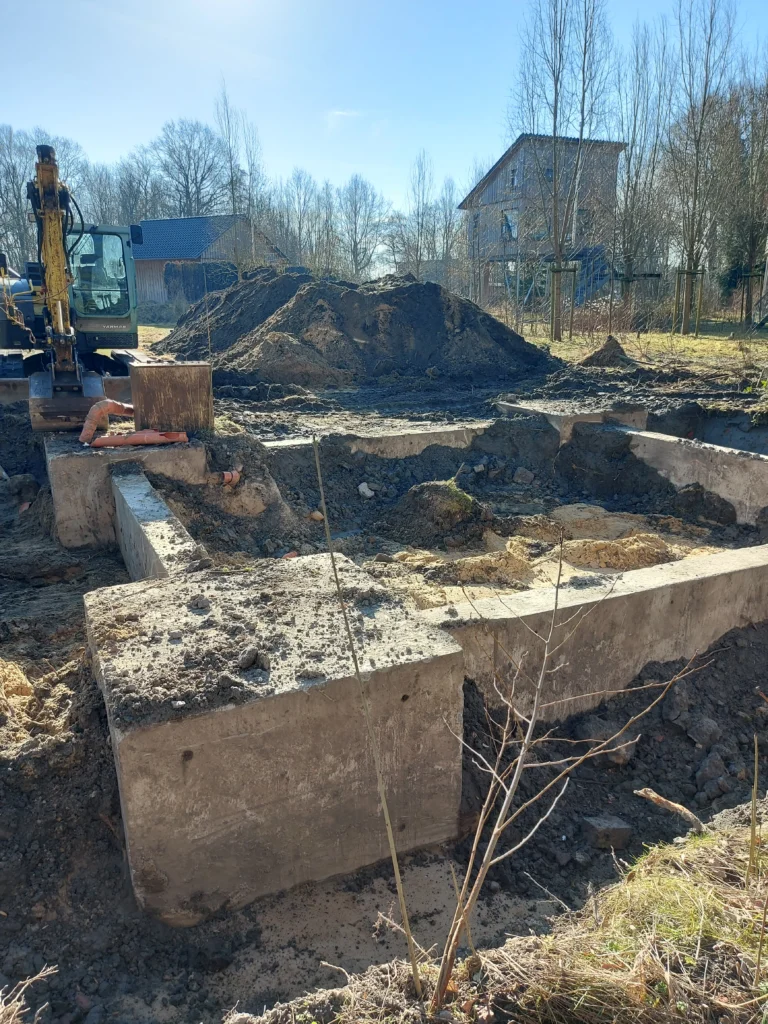 Baustelle Erdhäuser Nordsee – Fundament der Erdhäuser in Otterndorf Juni 2026