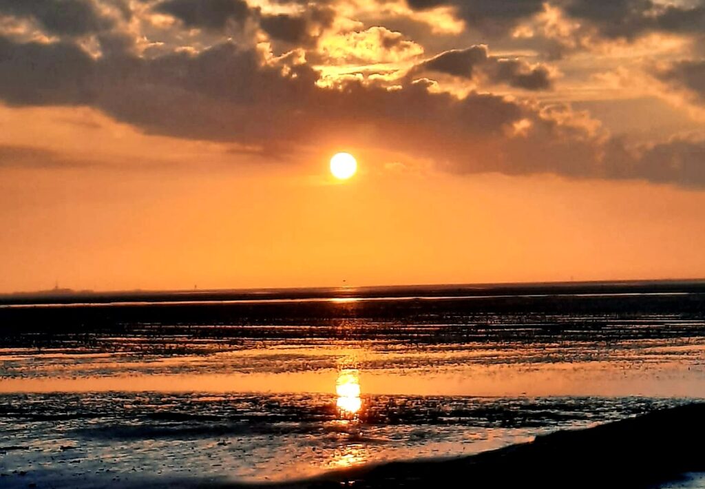 Sonnenuntergang über dem Watt bei Otterndorf, Nordsee