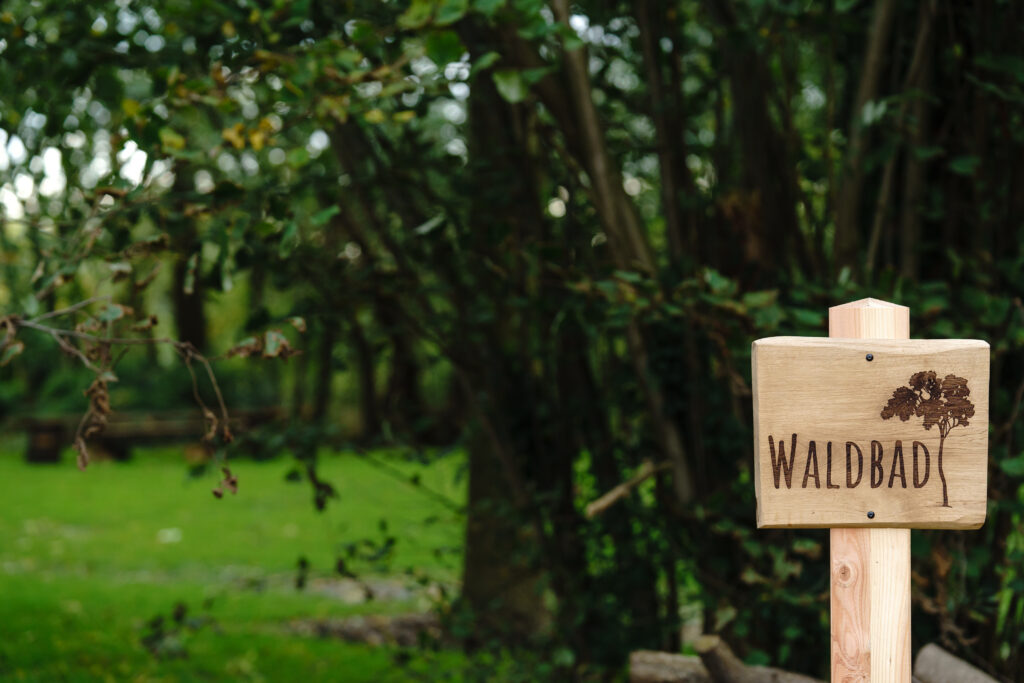 Waldbad im Baumhaushotel Otterndorf – Shinrin Yoku an der Nordsee